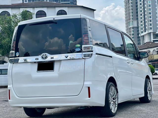 2019 Toyota VOXY 2.0 X FACELIFT 8 SEATER ANDROID - 2