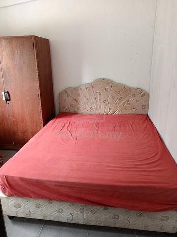 Bilik queen bed 1
