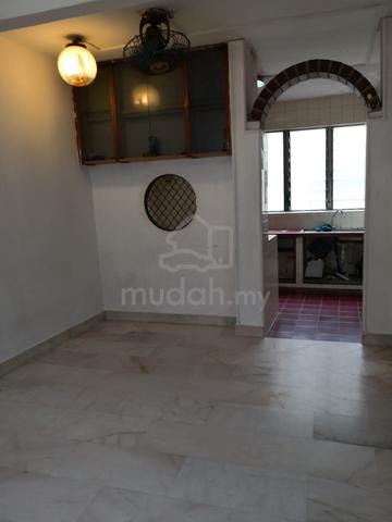Flat Taman Ungku Tun Aminah 1