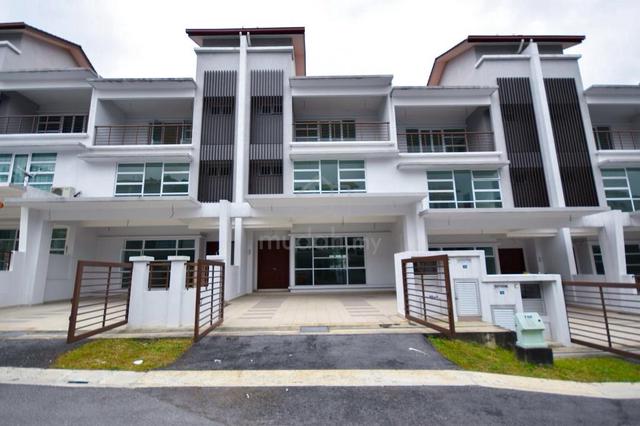 [Brand new 2.5sty house] Putra Residensi, Taman Equine, Seri Kembangan 1