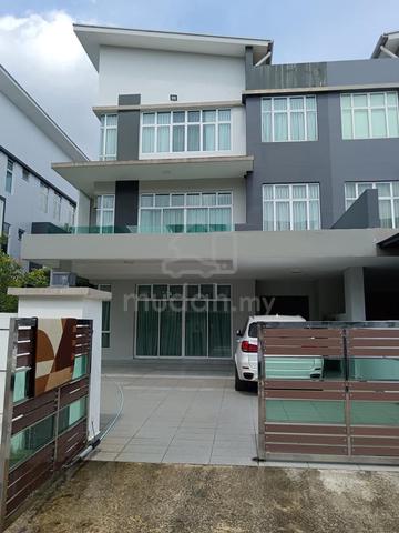 Taman Bukit Jaya Ulu Tiram Jalan Denai x 3 Storey Semi-D House For Sal 1
