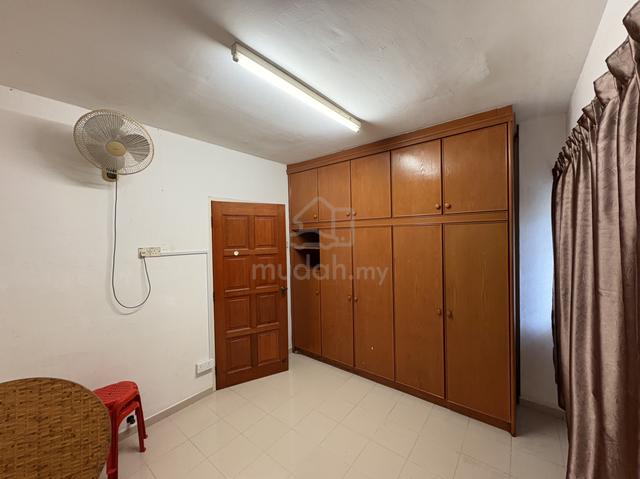 Clean & spacious room w/ basic furnish 4