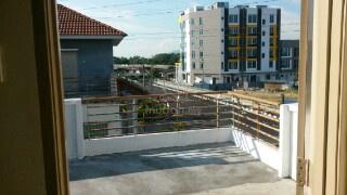 Taman Seri Tambun 2.5-Storey Terrace Corner House for Sale | 双层半排屋角头出售 1