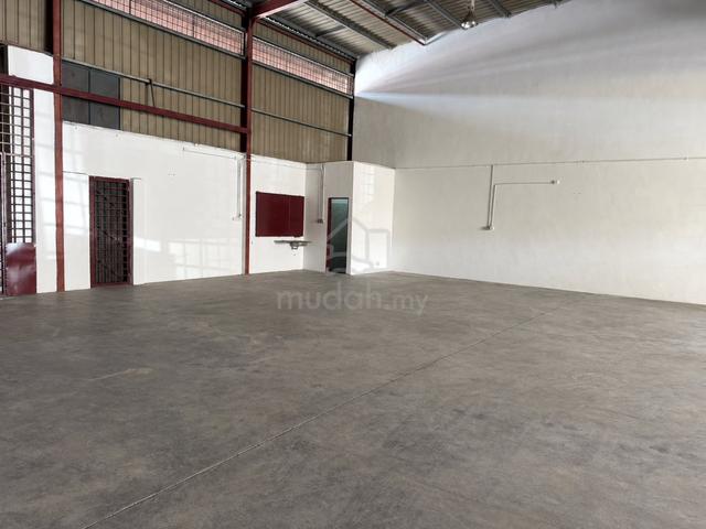 Nice CORNER 1.5 Storey Link Factory @ Balakong For Rent 1