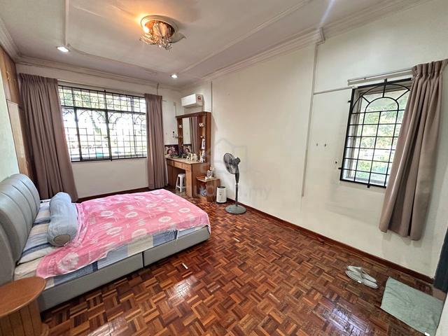 Cheng, Freehold Double storey End Lot partly furnished unit for sale 3