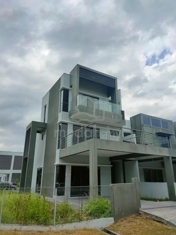 Taman Casablanca, 3-Storey Corner, Kolombong 1