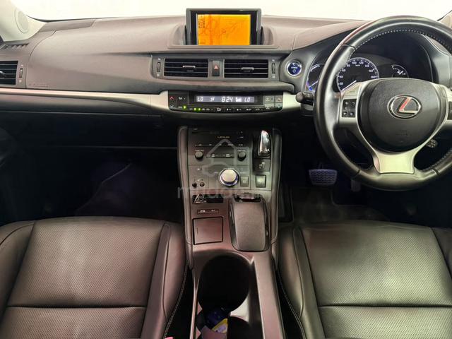 ORI2011 Lexus CT200 1.8 H LUXURY F SPORT ONE OWNER - 5