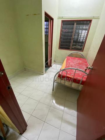 Bilik untuk disewa- Perempuan Islam di Petaling Jaya (Old Town) 1