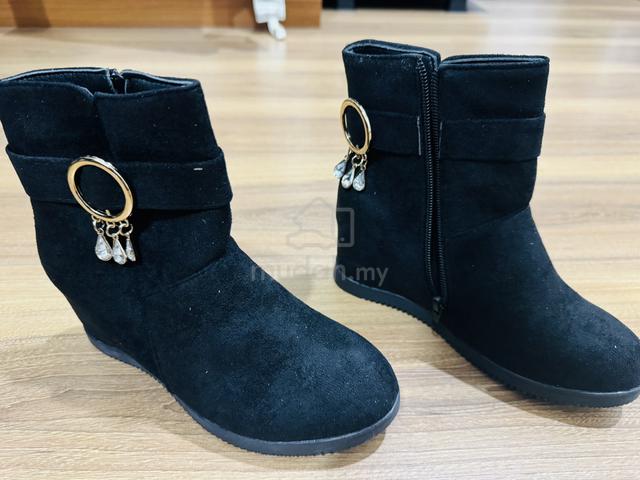 But Wanita Hitam Wedge Baru – Salah Saiz - photo 2 of 3