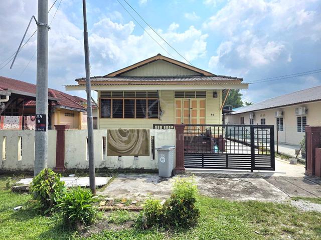 Rumah Banglo Kampung Satey Jalan Talib Abu, Batu Pahat Untuk Dijual 1