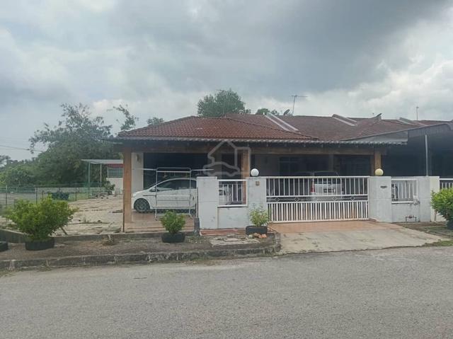 A corner single-storey terrace house located at Taman Keladi For Sale 1