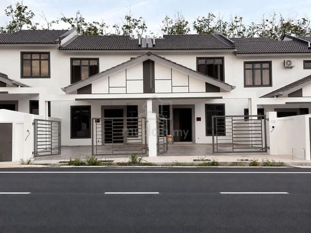 Bumi Lot Ready Unit Freehold Full Loan 2 Storey 20x65sqft Cheng Lotus 1