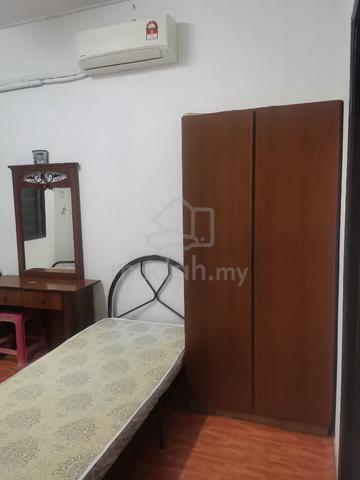 Master bedroom - landed house kelana jaya 1
