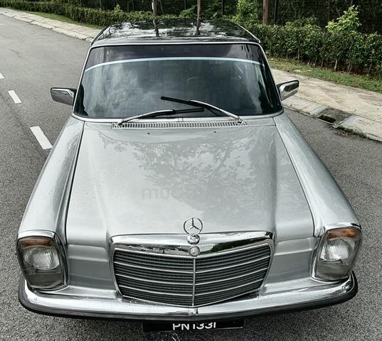 Classic Mercedes-Benz 230E (1972) - 4
