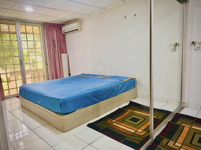 Bilik WANITA Queen A/C + Tgkp (Sekuriti 24/7, WiFi, parkir)jalanMRT 1