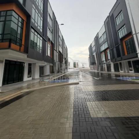 Pelangi Avenue @ Tmn Pelangi 4 Storey Shoplot for Rent 1