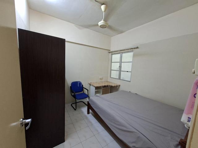 Wifi. Medium Room at Ukay Perdana, Ampang, next to highway & park. 1
