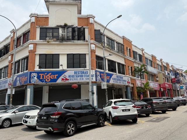 Bandar Puchong Jaya 4 Stry Corner Shop, Facing Main Road Puchong 1