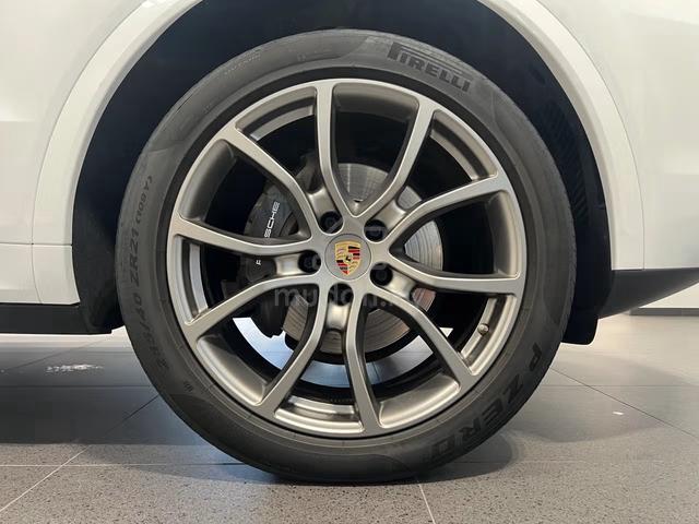 2022 Porsche Cayenne 3.0 Coupe Platinum Edition - 4