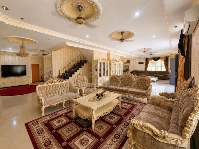 Kingfisher Bungalow | 2 Attached Semi-Detached Houses | Huge Land 1