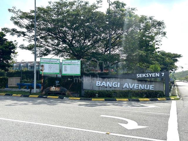CHEAPEST unit 3 storey Bangi Avenue 3 LOW BOOKING bare unit for sale 1