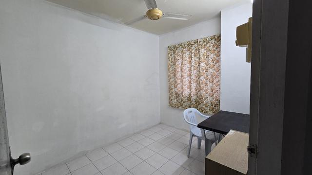Taman Kristal, Small room available  2
