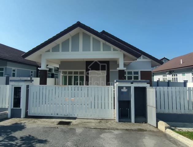 Facing Playground Taman Senawang Perdana Single story Bungalow North 1