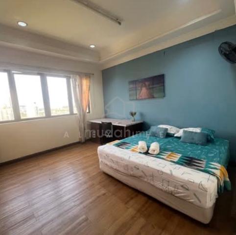 Large Cozy Room Bandar Sunway with Theme Park View 1