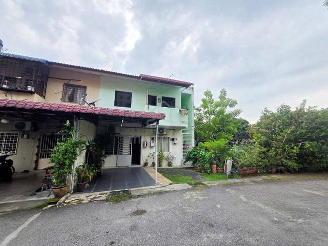 SELL CORNER LOWER LEVEL TOWNHOUSE Taman Laksamana Permai Batu Caves 1