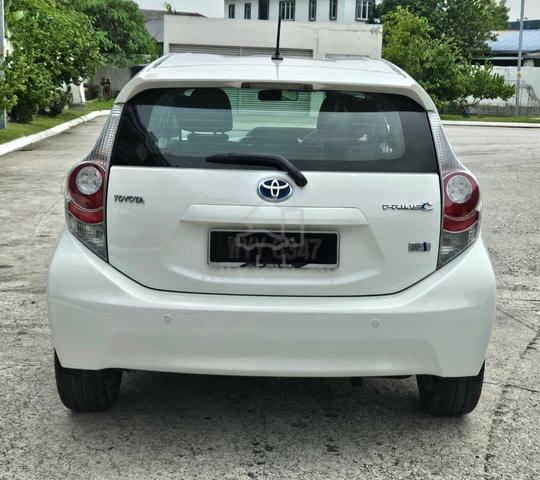 Toyota prius c 1.5 one ower year 2013 - 4
