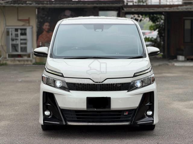 2018 Toyota VOXY 2.0 ZS High Spec (A) GR SPORT - 3