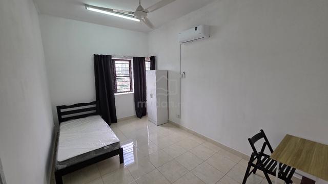One Utama, MRT, LRT, First Avenue,M Suite 700m walk,Master Room 1