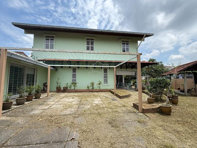 Section 12, Petaling Jaya (1.5 Storey Banglow House 4000sf) 1