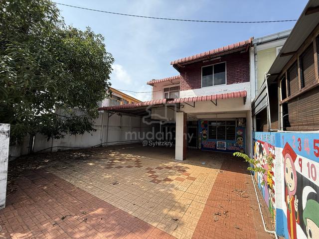 Rumah 2 Tingkat Jalan Kamaruddin 1