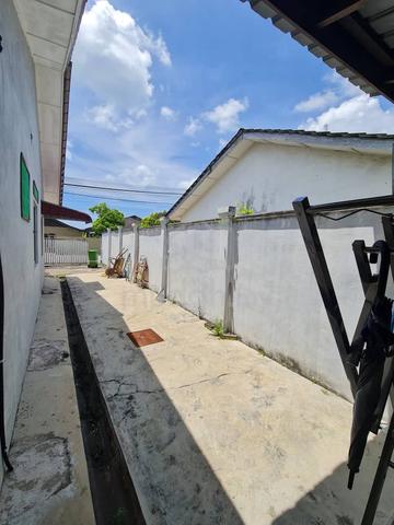 RUMAH SEMI D BERJAYA PERMAI KUANTAN Untuk Dijual 4