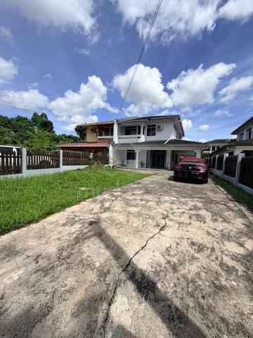 Spacious Double Storey Semi-Detached House For Rent📍Stampin Timur 1