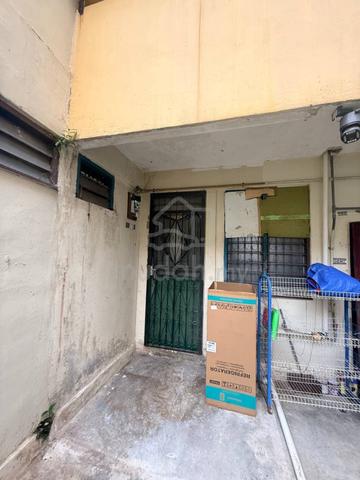 Flat Taman Perling 1