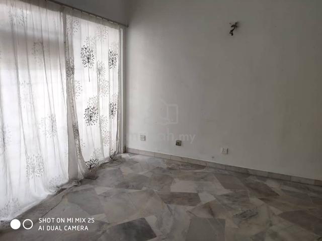 Usj 6 house for rent near taipan LRT eateries schools 1