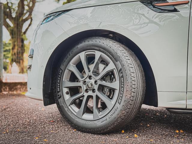 LUX RIDE JPN P/ROF 2023 Range Rover SPORT 3.0 D300 - 4