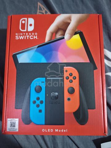 Nintendo switch oled with game - photo 2 of 3