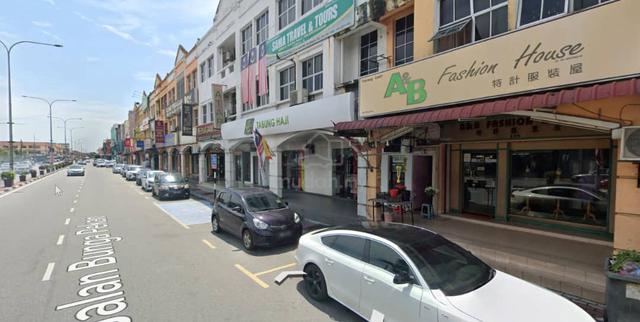 Bunga Pekan Banting Ground Floor Shop Face Main Road Bus Stop Station 1
