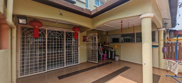 2 stry facing reserved land cheng perdana 1