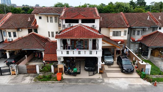 Fully Renovated 2.5 Storey Terrace Taman Aman Putra Puchong 1