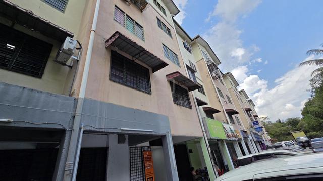 Putra Selesa Apartment 1