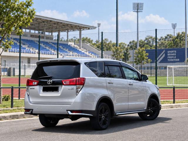 2017 Full Service Toyota INNOVA 2.0 X Car King - 2