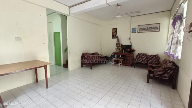 Newly Refurbished, Spacious Car Porch, Near Shop, Eateries & Park 1