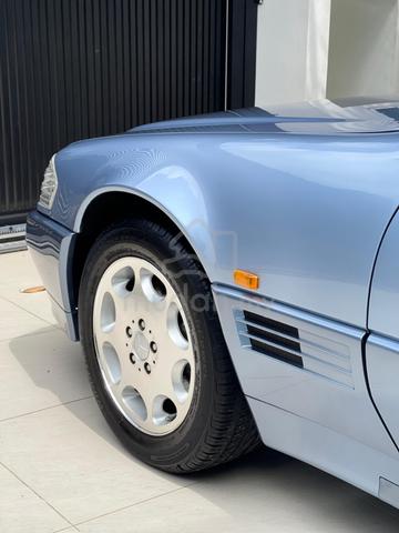 Mercedes Benz 300SL R129 Convertible Sports Coupe - 3