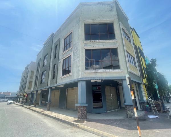 Bandar Putra Kemaman Shoplot 3 Tingkat Cornerlot Untuk Di Jual 1