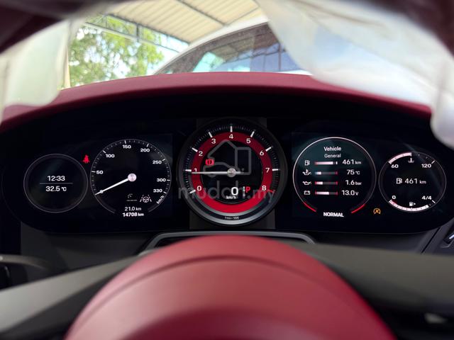 Unreg Porsche 911 992 Carrera (A) 3.0 Sport Chrono - 3