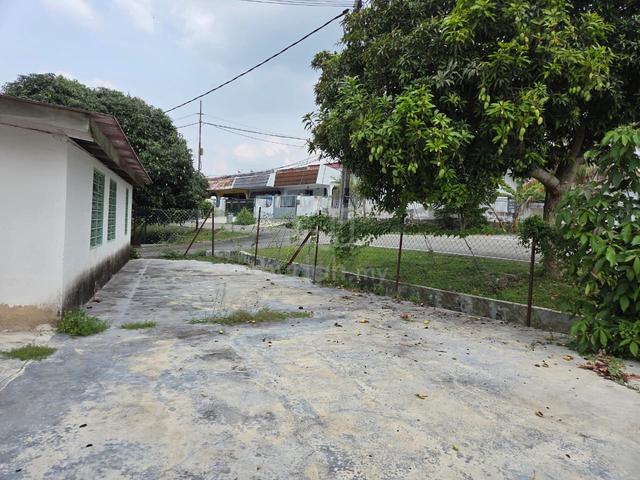 Taman Clonlee Tampin Corner Lot House – 5 Bedrooms, Freehold 1